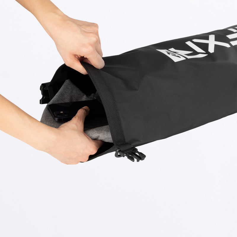 FXRDry15L_Bag_BlackWhite_SKU_243202-1001_Extra1